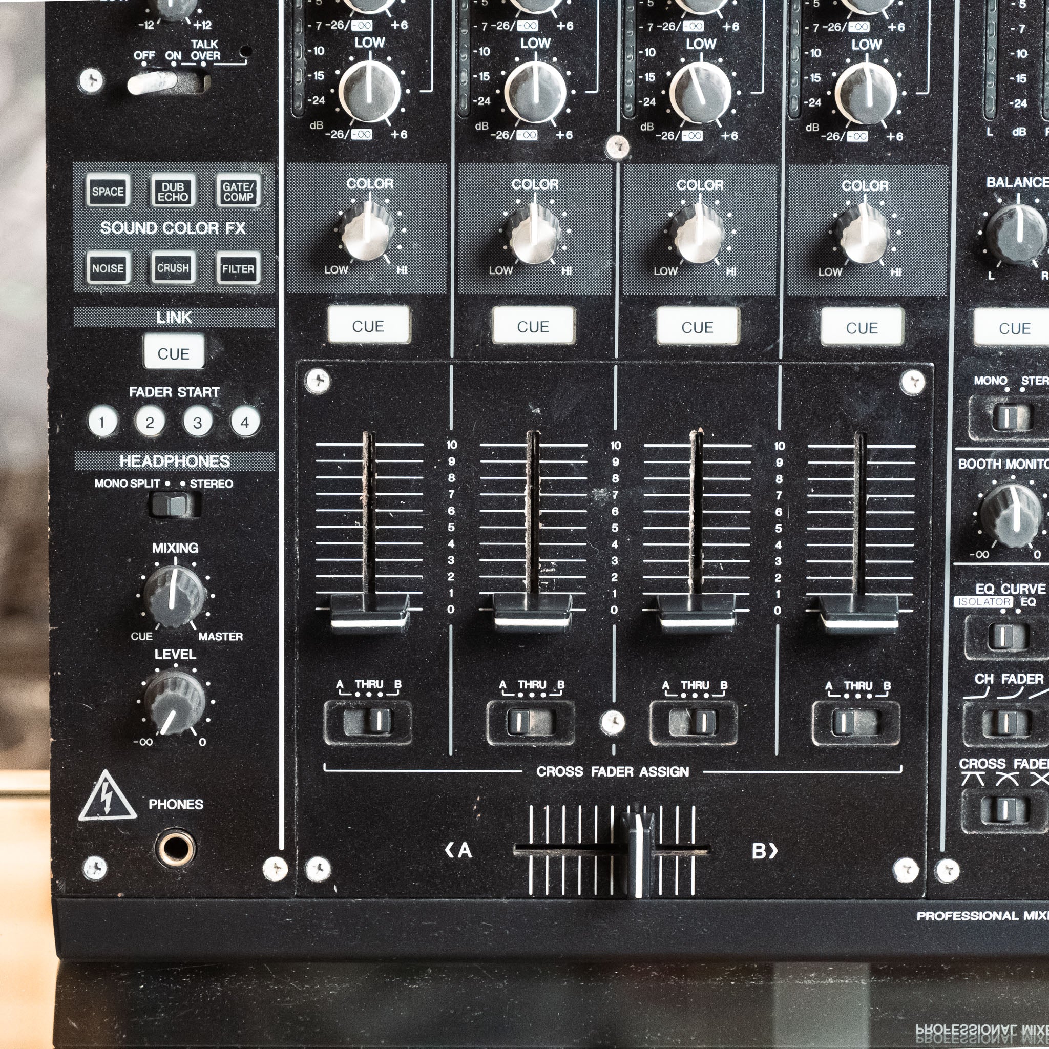 Pioneer DJ DJM-900NXS 4-Channel Club Digital Mixer - Used – Music