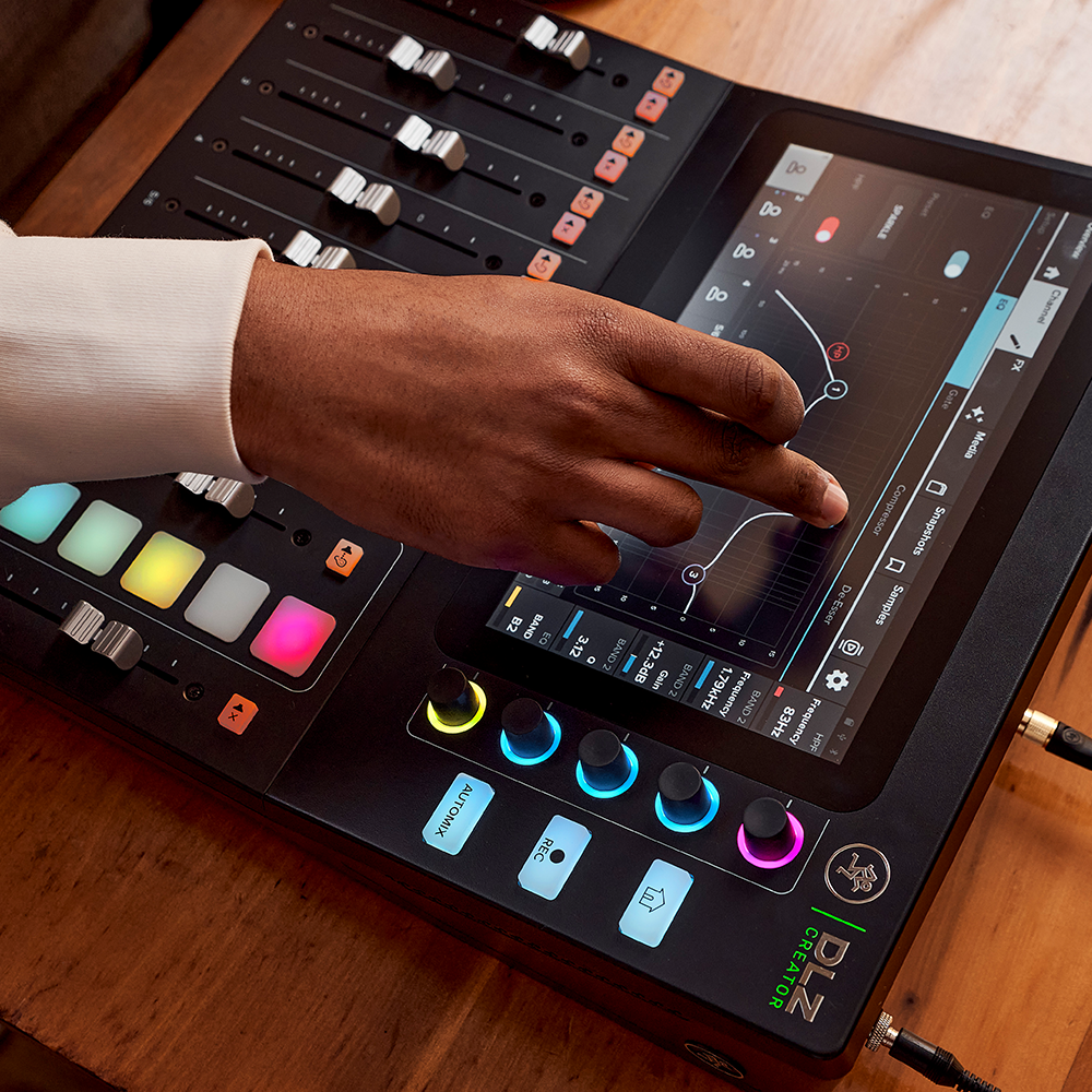Mackie DLZ Creator Advanced Content Creation Studio with Mix Agent™ Technology