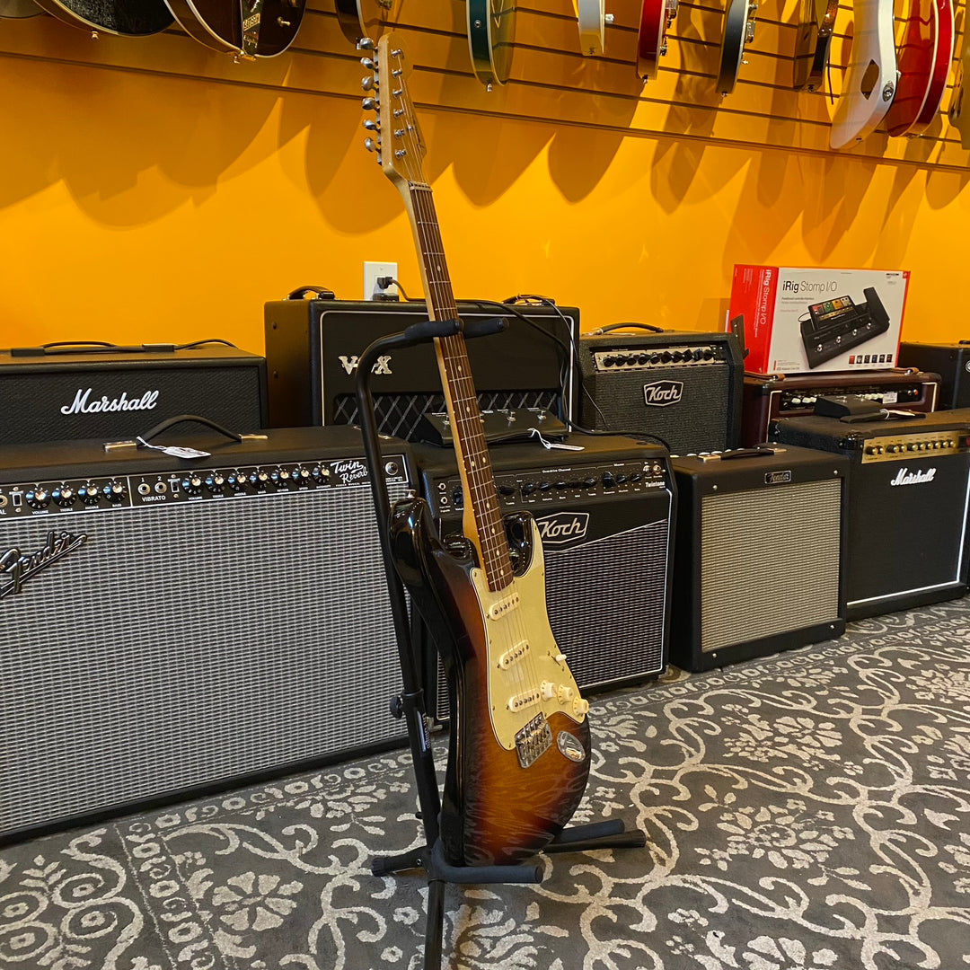 Fender - Classic Series Standard Strat / Rosewood - 3t-SB w /Gig Bag - 2010 - Used Electric Guitar