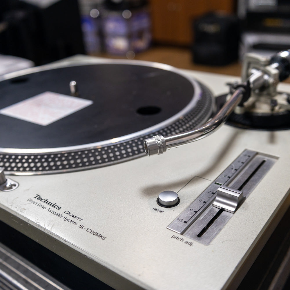 Technics SL-1200 MK5 Turntable Silver SN GE6JE01137 - Used