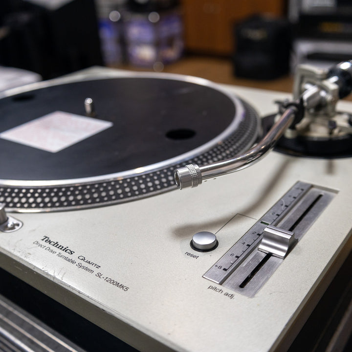Technics SL-1200 MK5 Turntable Silver SN GE6JE01137 - Used