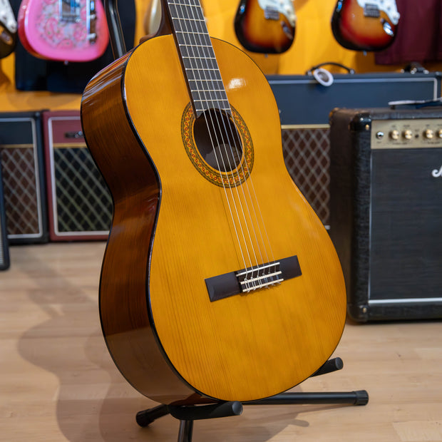 Yamaha C40 Full Size Nylon-String Classical Guitar (Demo)