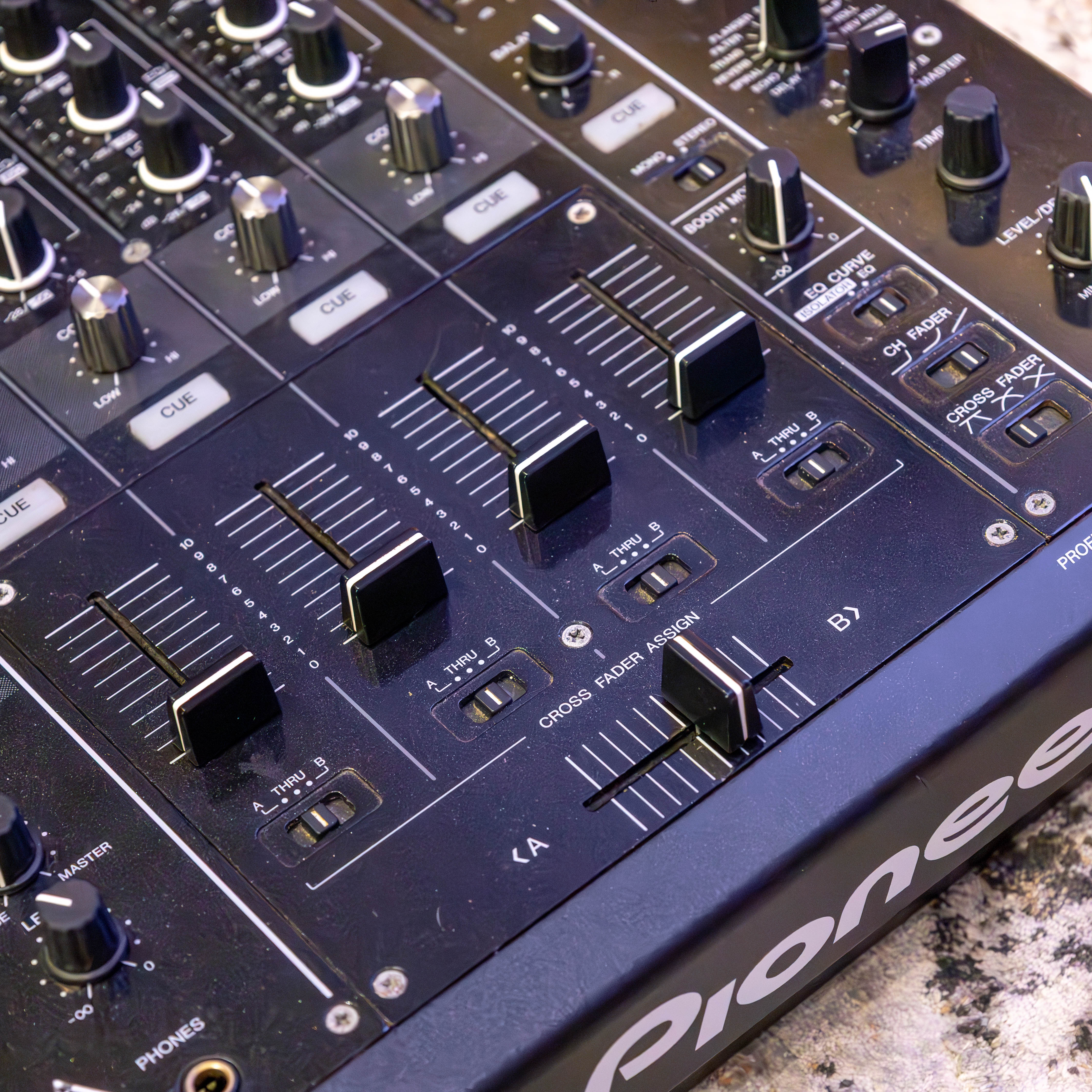 Pioneer DJ DJM-900NXS 4-Channel Club Digital Mixer - Used – Music