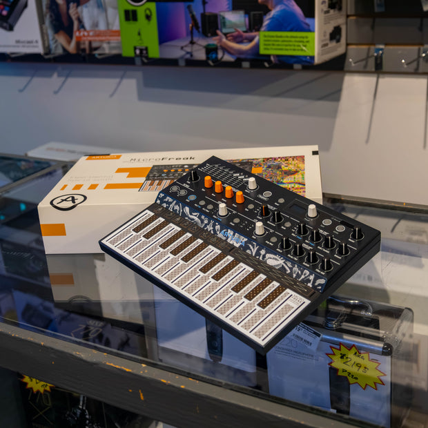 Arturia MicroFreak Experimental Hybrid Synthesizer (Demo)