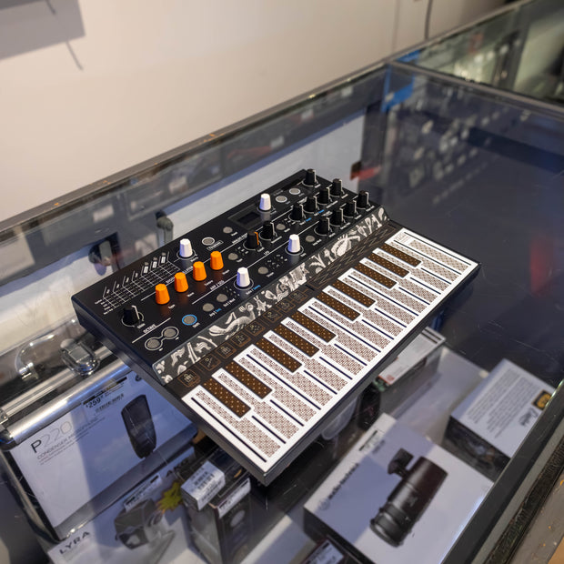 Arturia MicroFreak Experimental Hybrid Synthesizer (Demo)