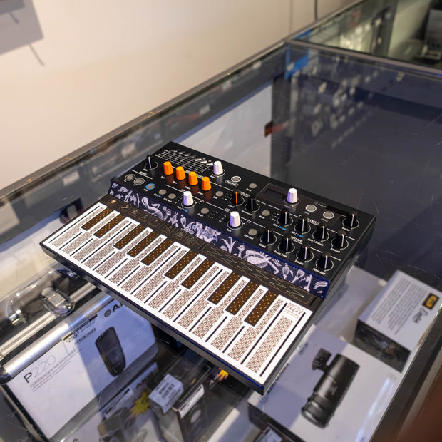 Arturia MicroFreak Experimental Hybrid Synthesizer (Demo)