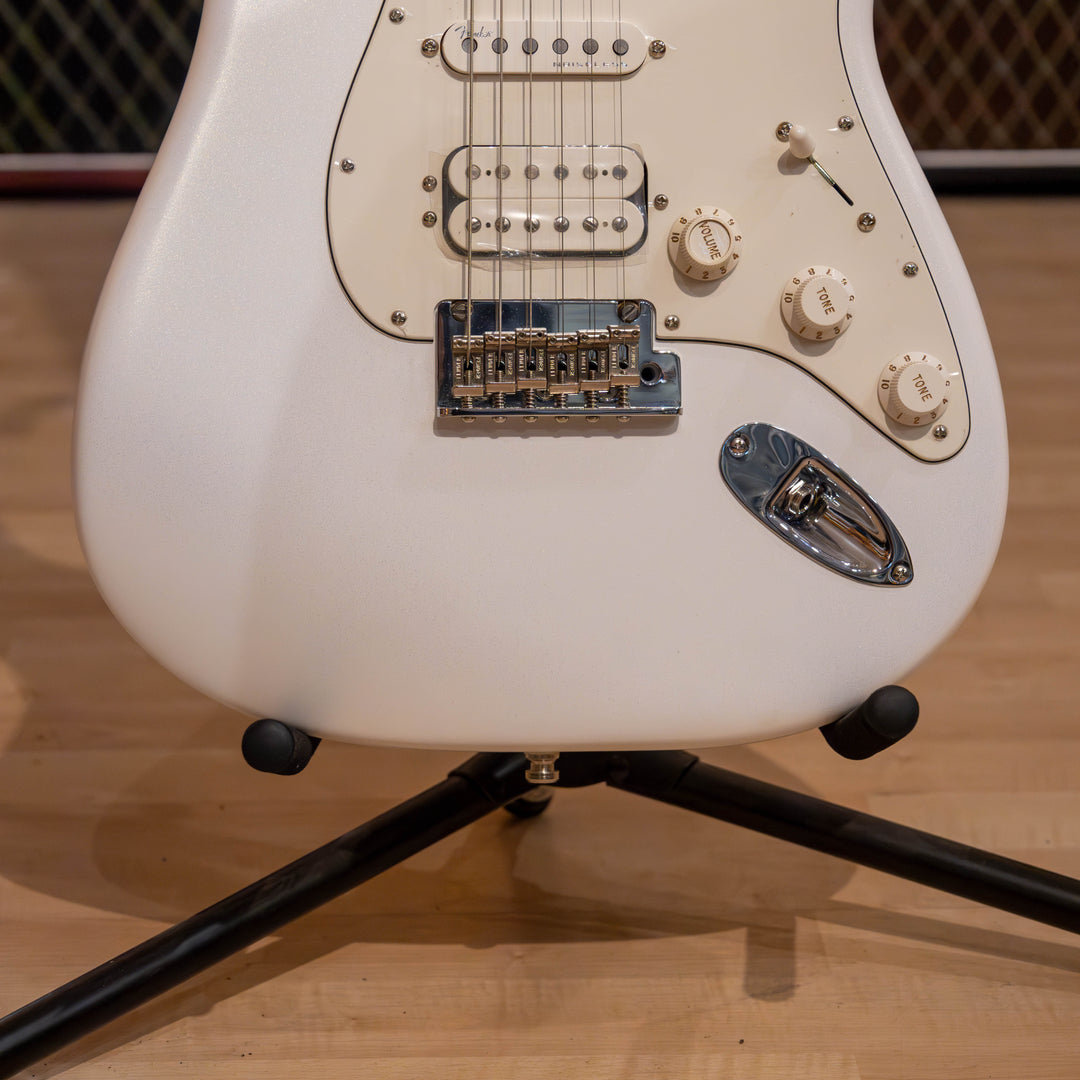 Fender Juanes Stratocaster (Luna White) Electric Guitar