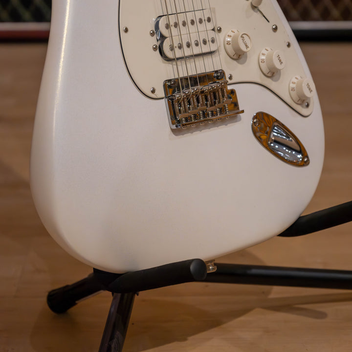 Fender Juanes Stratocaster (Luna White) Electric Guitar