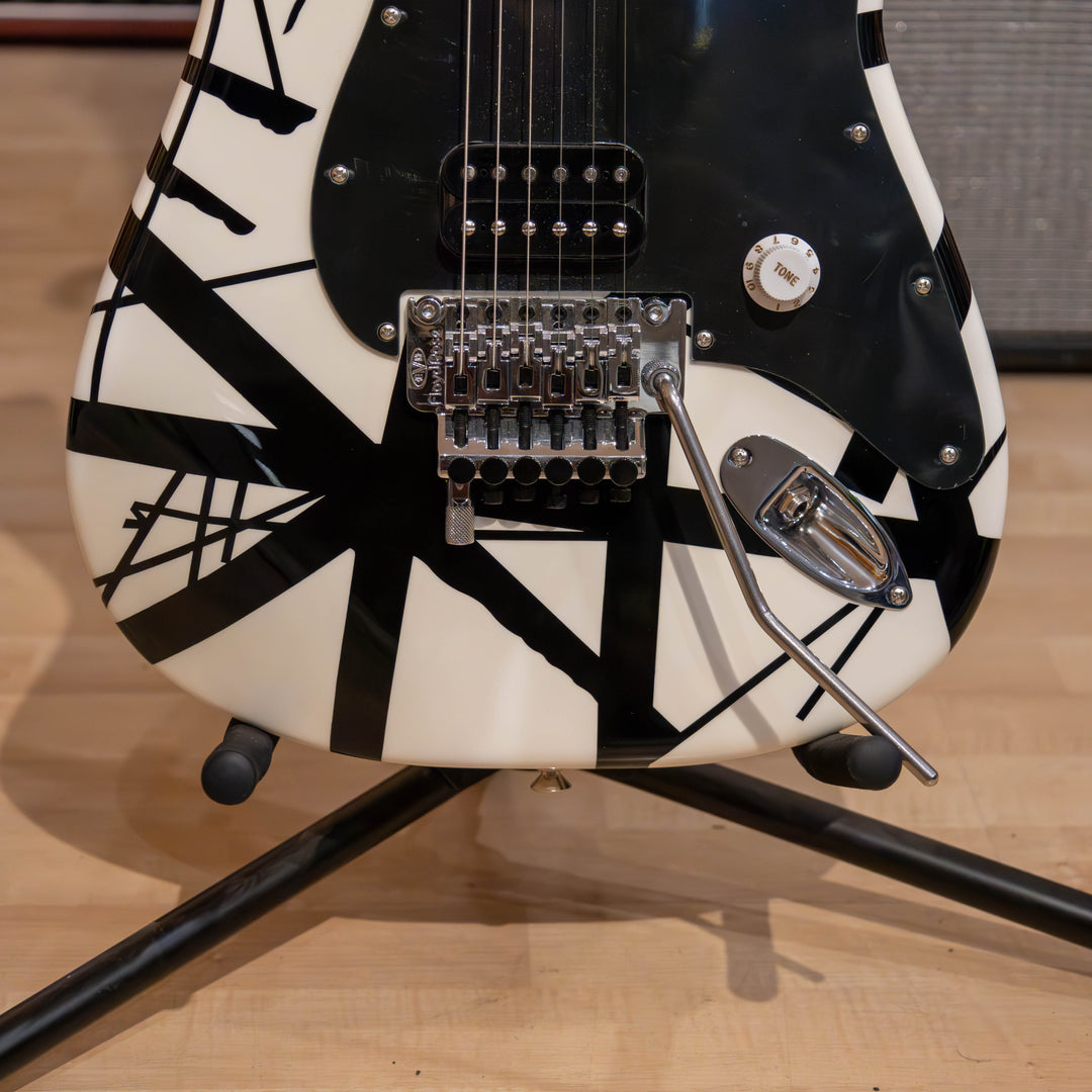 EVH Striped Series Electric Guitar (Black & White) 5107902576