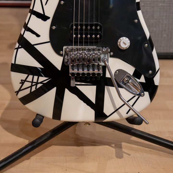 EVH Striped Series Electric Guitar (Black & White) 5107902576