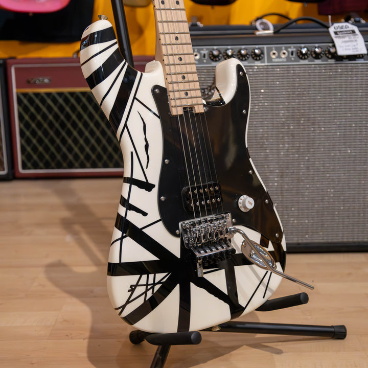 EVH Striped Series Electric Guitar (Black & White) 5107902576