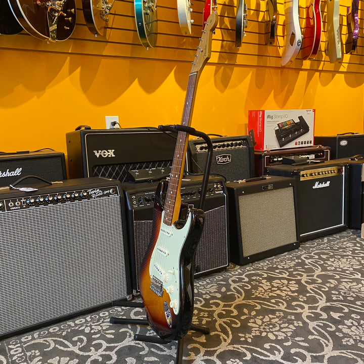 Fender - Classic Series Standard Strat / Rosewood - 3t-SB w /Gig Bag - 2010 - Used Electric Guitar