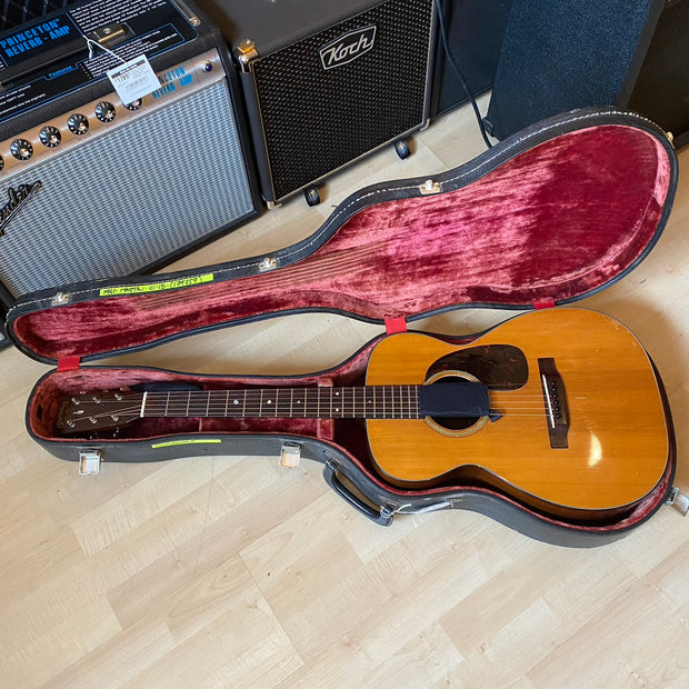 Vintage martin deals guitar case