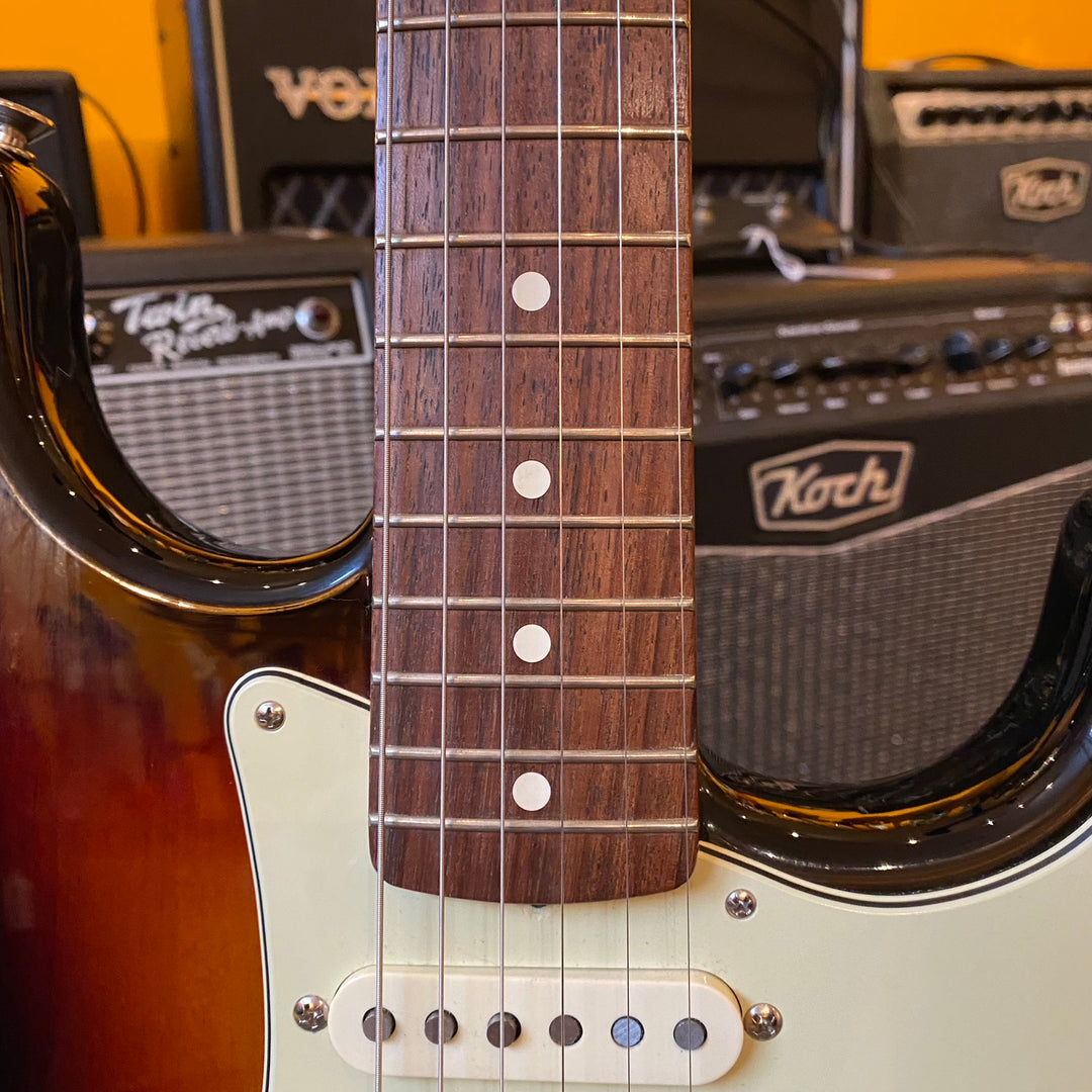 Fender - Classic Series Standard Strat / Rosewood - 3t-SB w /Gig Bag - 2010 - Used Electric Guitar