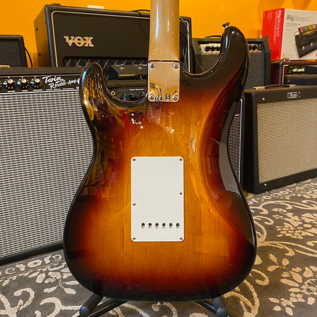 Fender - Classic Series Standard Strat / Rosewood - 3t-SB w /Gig Bag - 2010 - Used Electric Guitar