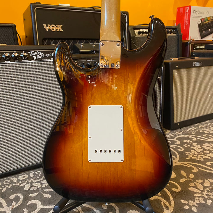 Fender - Classic Series Standard Strat / Rosewood - 3t-SB w /Gig Bag - 2010 - Used Electric Guitar