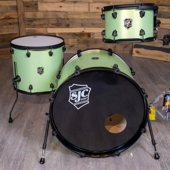 SJC Drums PFK322FBCMWBJ Pathfinder 3pc Kit (8x12,14x16,18x22) - Cosmic Mint, Black HW
