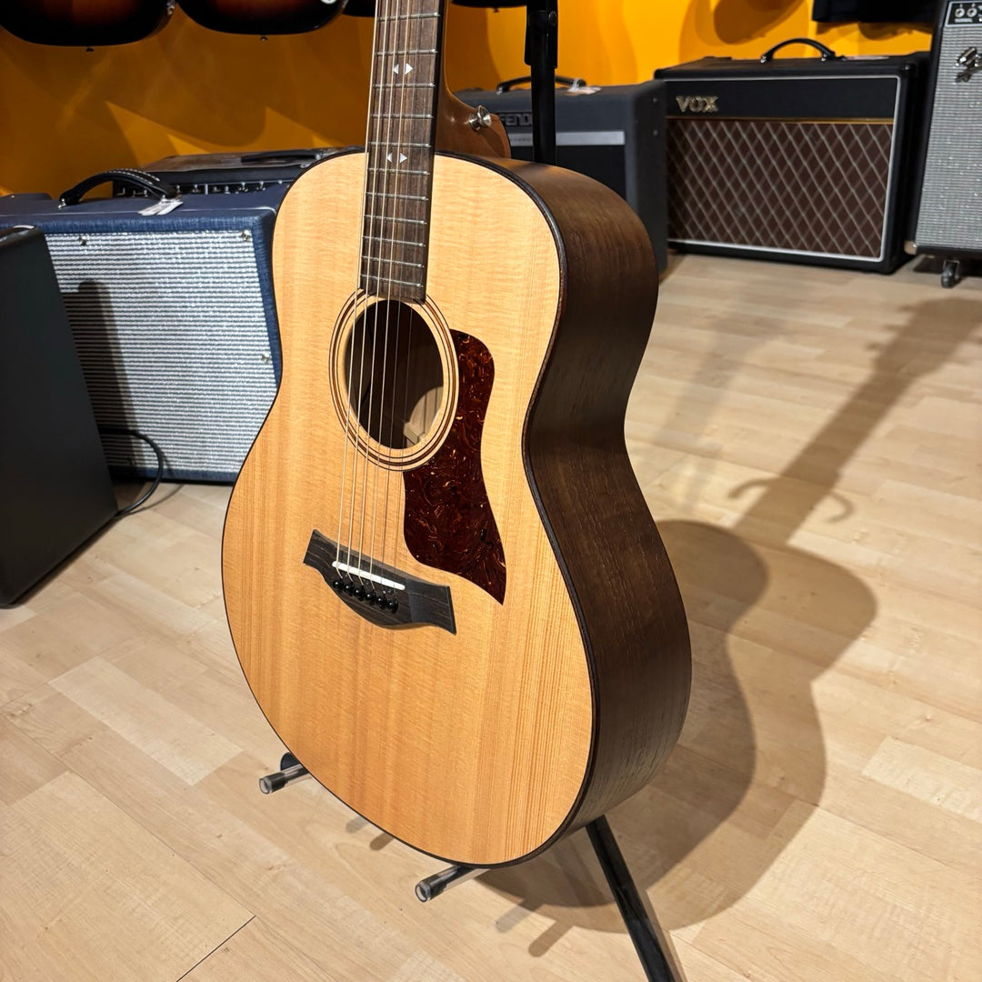 Taylor - "GTE"  Urban Ash Acoustic Guitar (Demo)