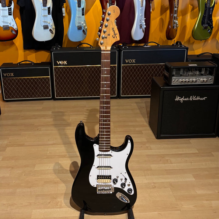 Squier - Affinity Series Stratocaster w/Gig Bag (Modified-Black-2010) - USED