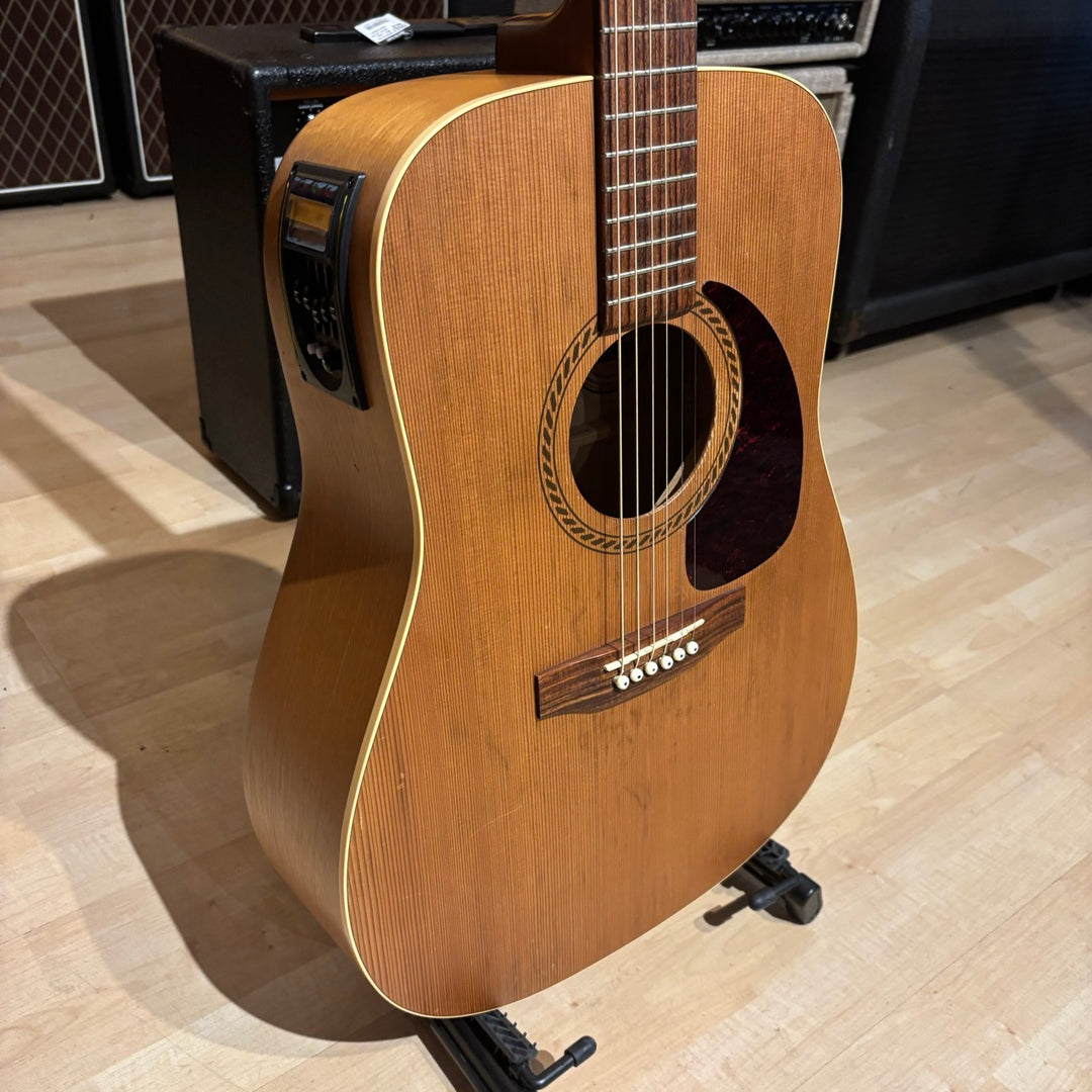 Art & Lutherie - Cedar Acoustic - Electric Natural w/ Gig Bag (Natural Satin-2004) - USED