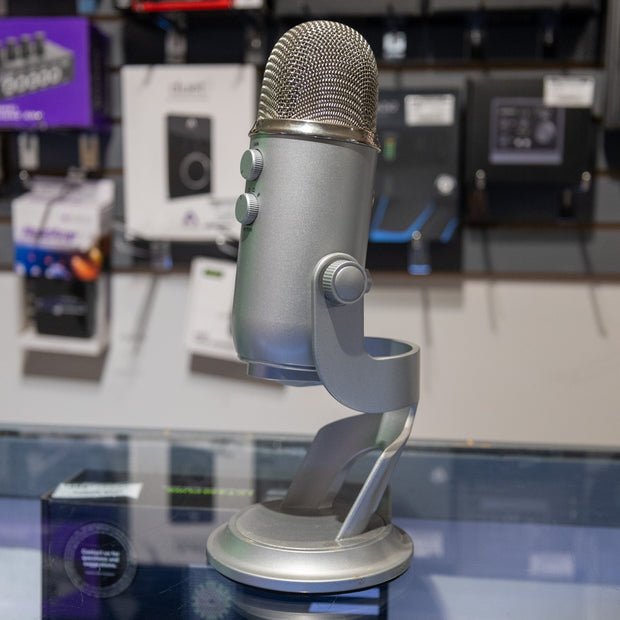Blue Microphones Yeti Professional Multi-Pattern USB Condenser Microphone - Silver - USED