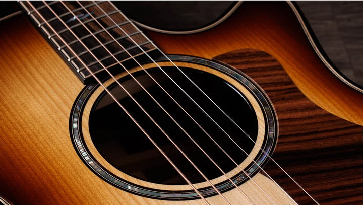 Overview

Honduran rosewood body yields warmth and complex overtones
Adirondack spruce top adds projection, clarity and power
Armrest and beveled cutaway offer seamless, relaxed feel
V-Class bracing dials up louder volume and longer sustain
Includes ES2 electronics and deluxe hardshell case
