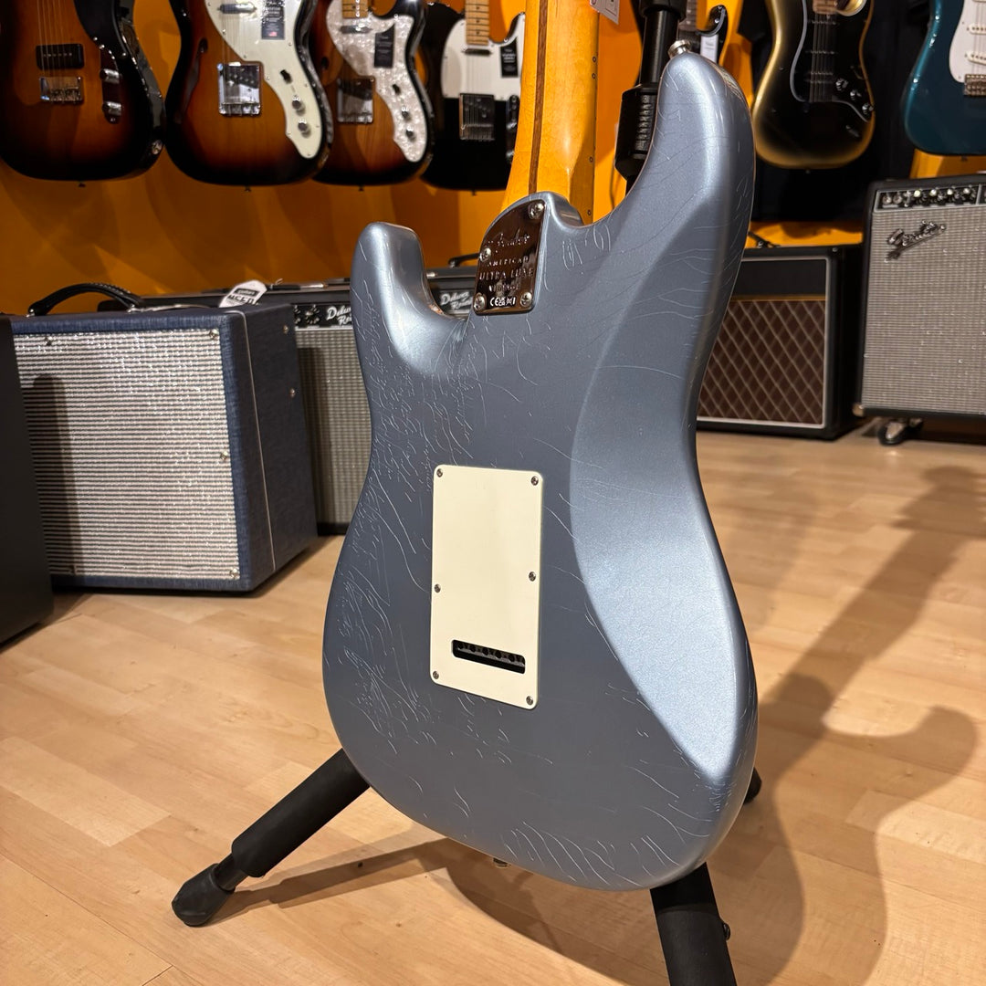 Fender Limited Edition American Ultra Luxe '60s Stratocaster (Ice Blue Metallic)