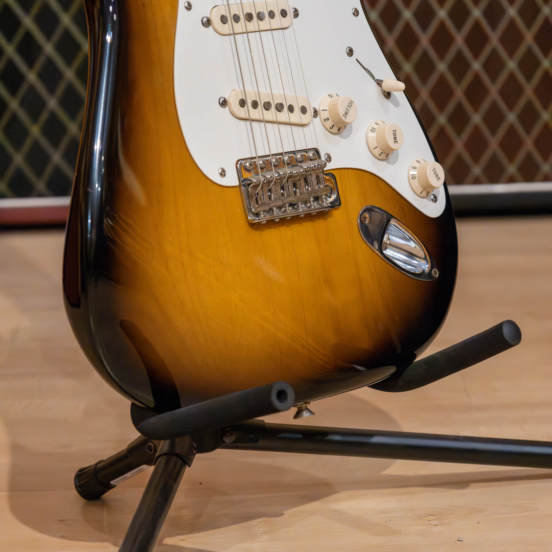 Fender - Classic  Series 50's RI Stratocaster  (Maple - 2TSB ) w/ SKB Molded HD Case - 2011 - USED  Electric Guitar