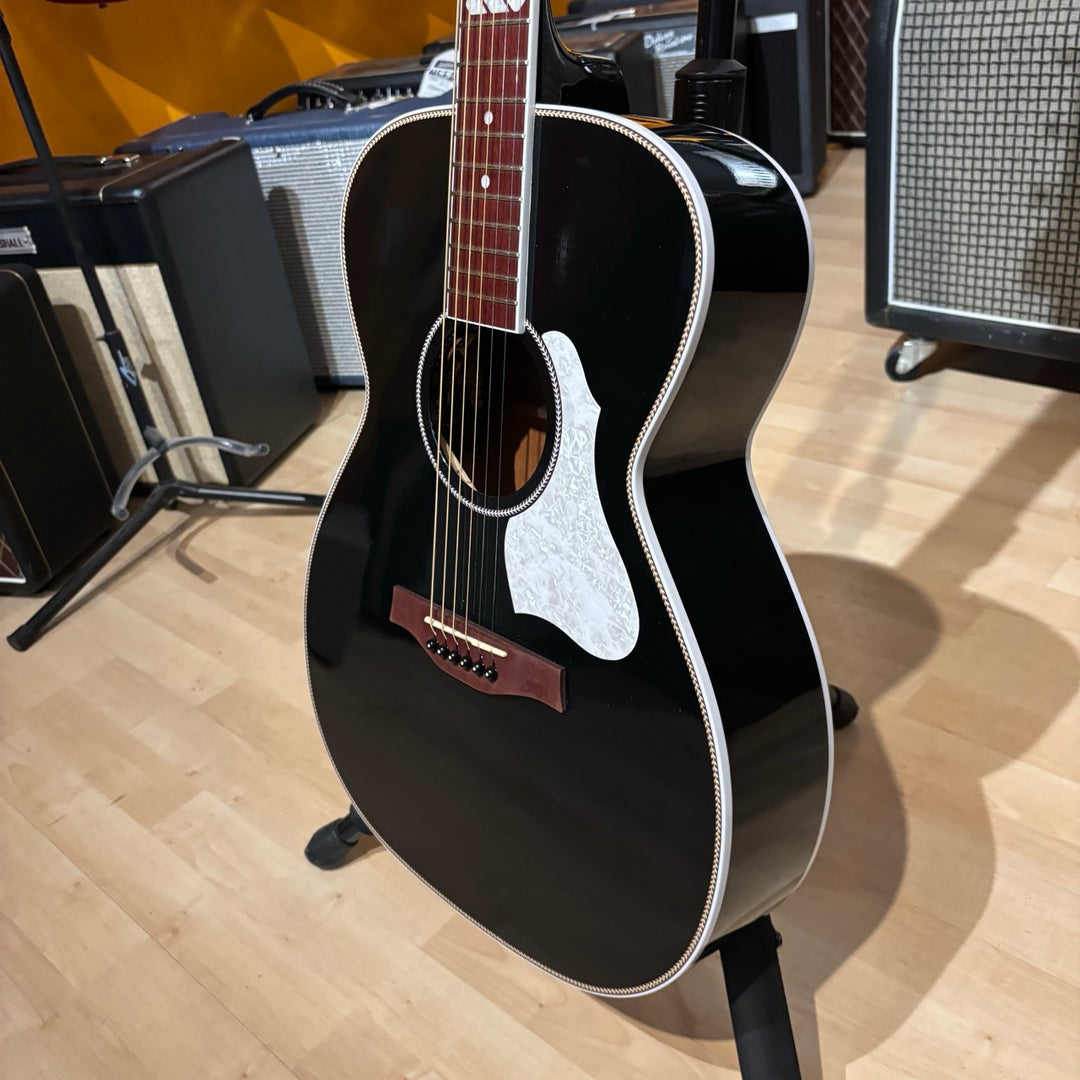 Seagull - Artist LTD Edition Tuxedo EQ - Black  w/ Godin Tric Hard Shell Bag  (2021) - USED