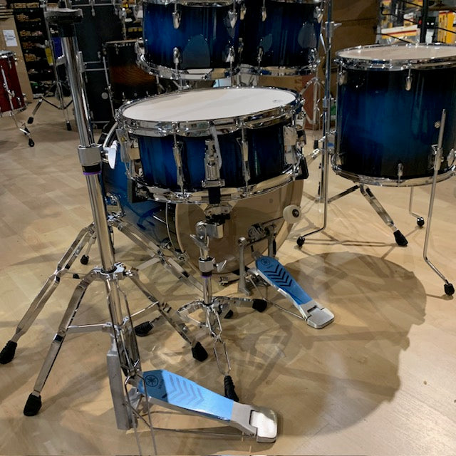 Yamaha Stage Custom Birch 5-Piece Drum Kit (20,10,12,14,SD) with Hardware - Deep Blue Sunburst