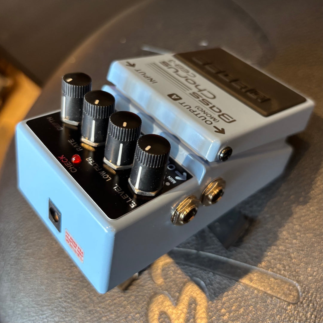 Boss - CEB-3 Bass Chorus Pedal w/ Box & user Guide (2007) - USED