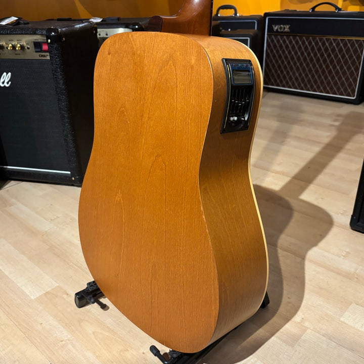 Art & Lutherie - Cedar Acoustic - Electric Natural w/ Gig Bag (Natural Satin-2004) - USED