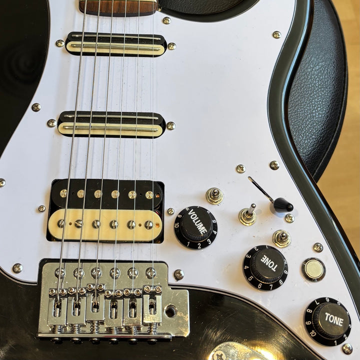 Squier - Affinity Series Stratocaster w/Gig Bag (Modified-Black-2010) - USED