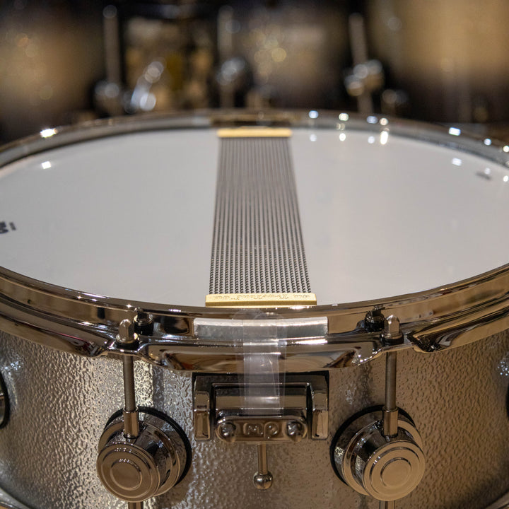DW Collector’s Series Metal Snare Drum Solid 3mm Aluminum Wrinkle Coat Finish - 5.5x14