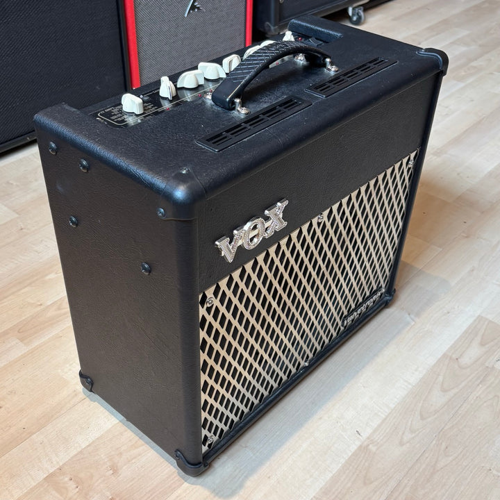 Vox - VT30 - 1 To 30 Watt 1x10" Hybrid Modeling GTR Amplifier w/ FX - USED