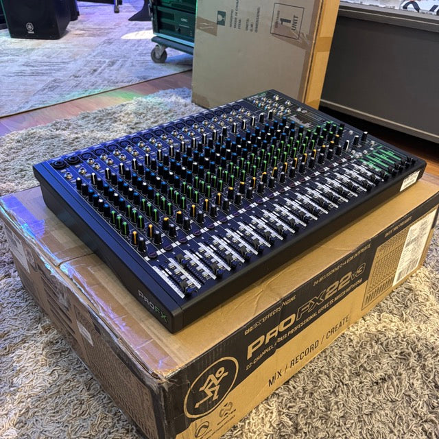 Mackie - Pro FX22- V3- 22 Channel - USB Mixer w/ Factory Box - MINT - USED