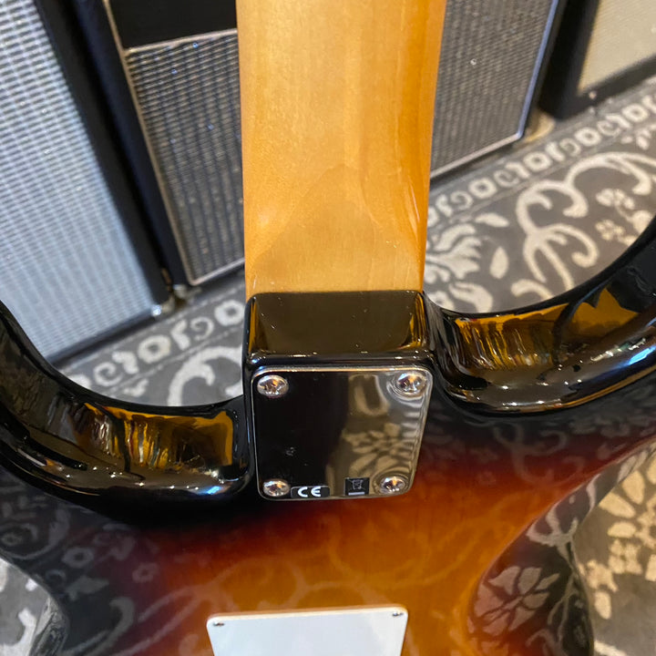 Fender - Classic Series Standard Strat / Rosewood - 3t-SB w /Gig Bag - 2010 - Used Electric Guitar