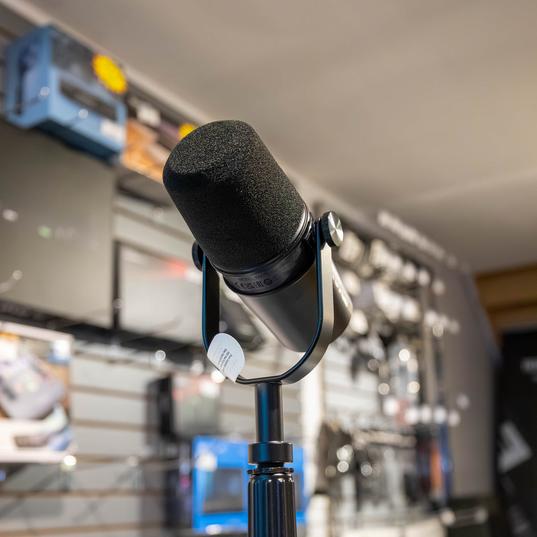 Shure MV7X Podcast XLR Microphone (Demo)