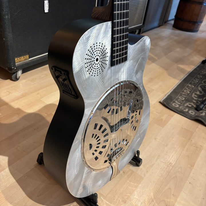 Martin USA Made - Alternative II Metal Resonator Cutaway  w/Martin HD Case (2011) - USED