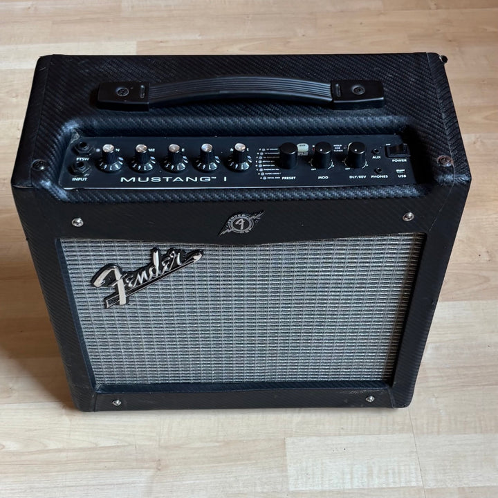 Fender - MustangI (V1) 20 watt 1x8" Modeling GTR Amplifier (Black & Silver - 2012) - USED