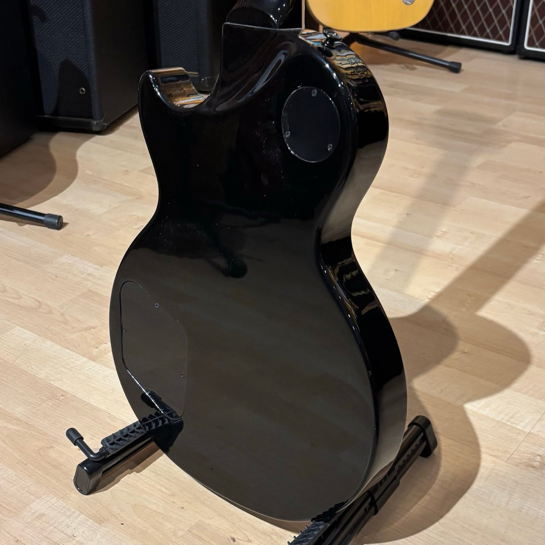 Gibson Les Paul Studio Modern. Ultra Modern weight-relieved mahogany body with maple cap. Modern Contoured Heel for exceptional upper-fret access. Mahogany neck with rounded profile. Compound radius bound ebony fretboard. 490R and 498T pickups with coil tapping, phase switching, and pure bypass. Black nickel hardware. Includes soft shell case.