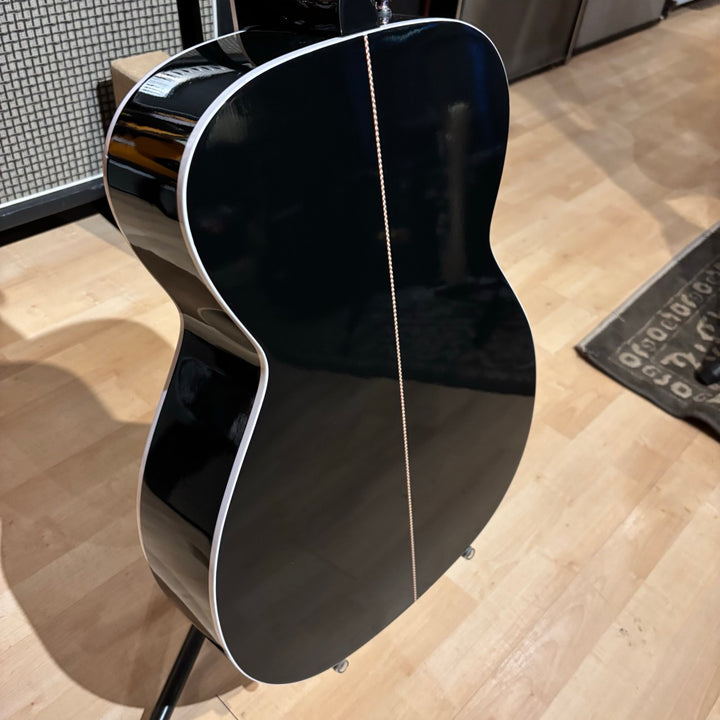Seagull - Artist LTD Edition Tuxedo EQ - Black  w/ Godin Tric Hard Shell Bag  (2021) - USED