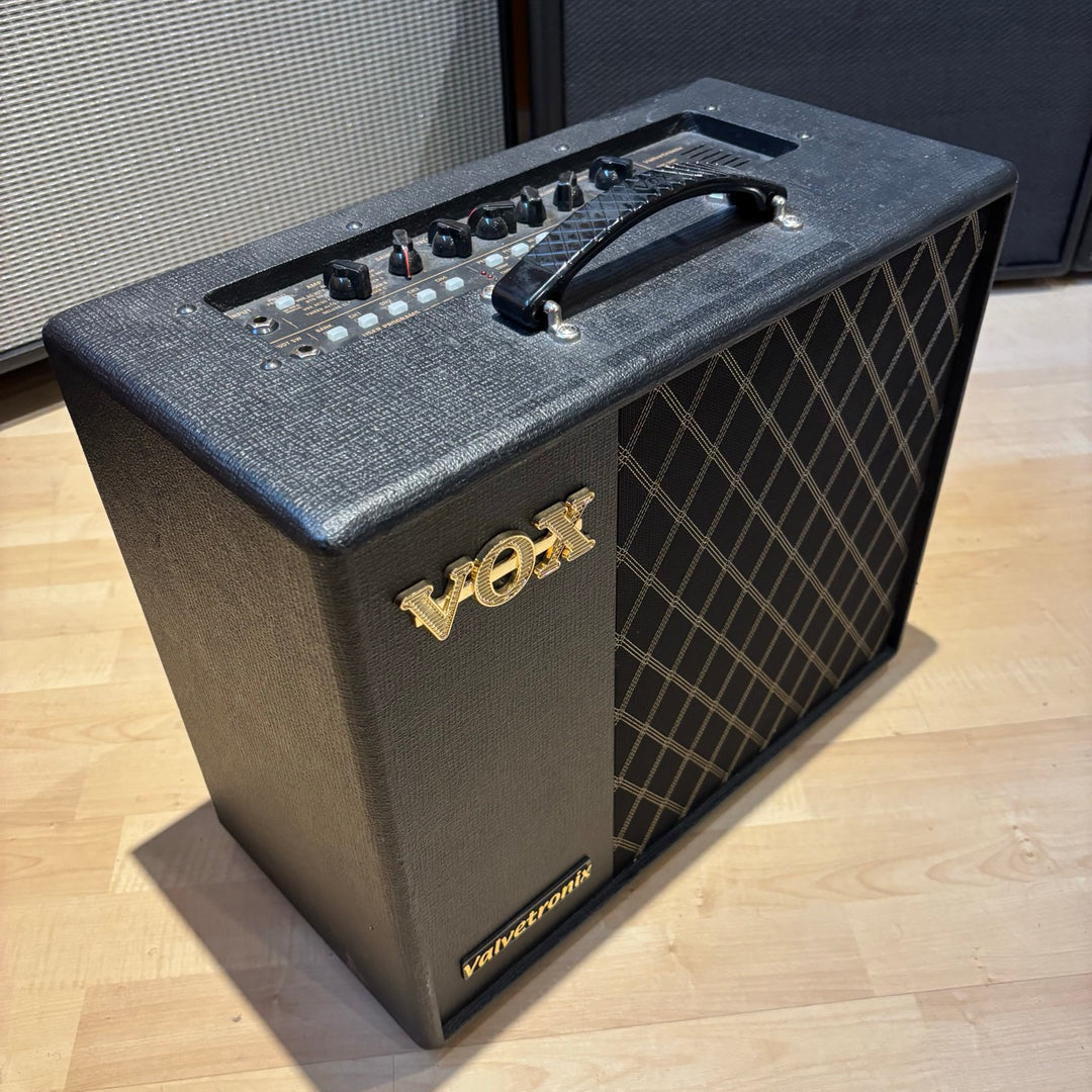 Vox - VT40X - 40 Watt Digital Modeling Amp w/ Power Supply - USED