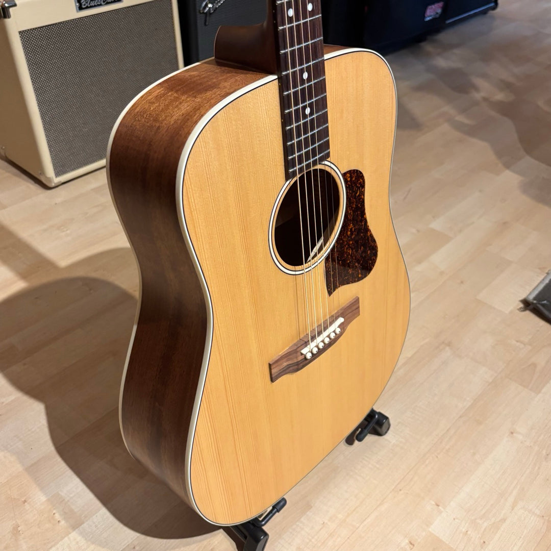 Art & Lutherie - Americana Natural EQ Dreadnaught AC- Electric  w/ Levy's Gig bag - USED