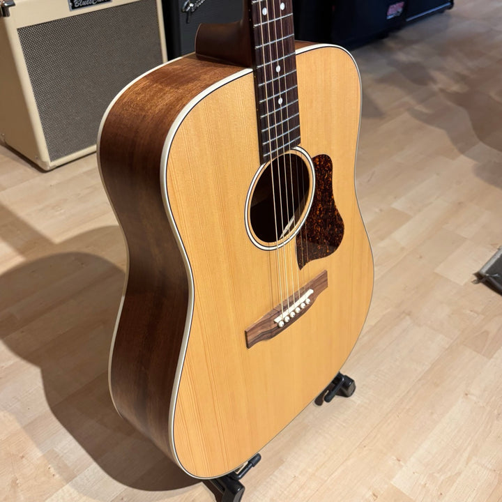 Art & Lutherie - Americana Natural EQ Dreadnaught AC- Electric  w/ Levy's Gig bag - USED