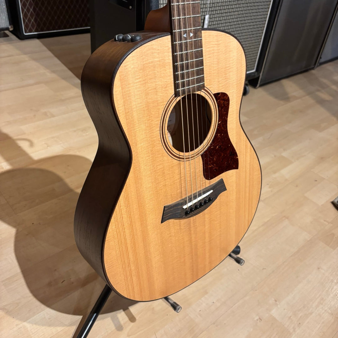 Taylor - "GTE"  Urban Ash Acoustic Guitar (Demo)