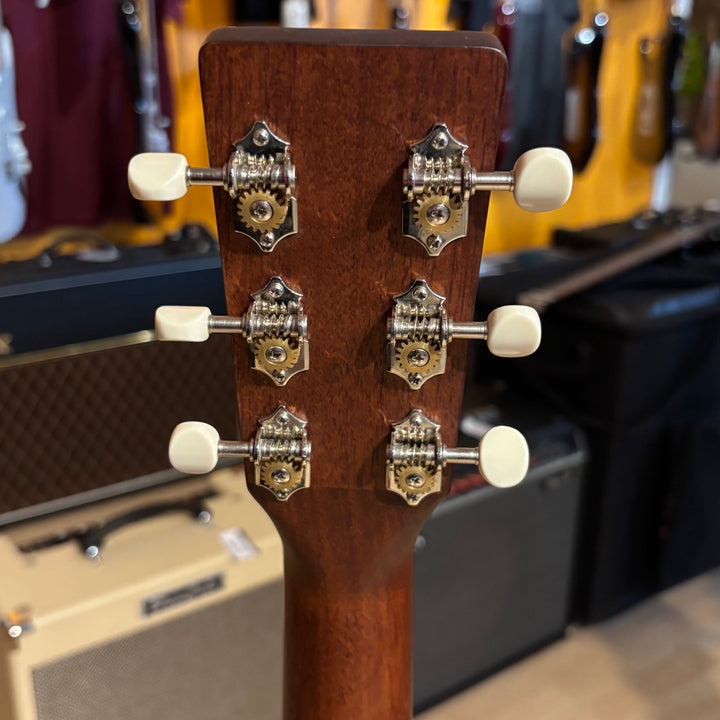 Art & Lutherie - Americana Natural EQ Dreadnaught AC- Electric  w/ Levy's Gig bag - USED
