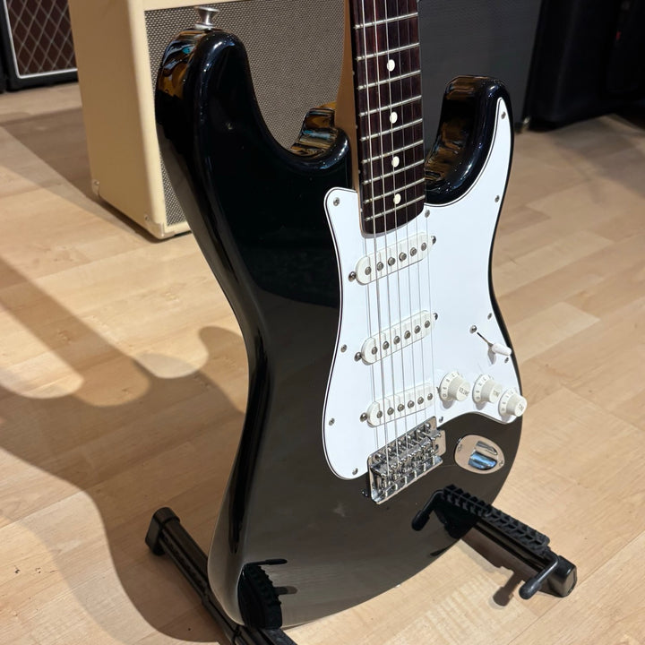 Fender - MIM Standard Stratocaster  w/ DLX Gig Bag (Rosewood-Black-1996) - USED