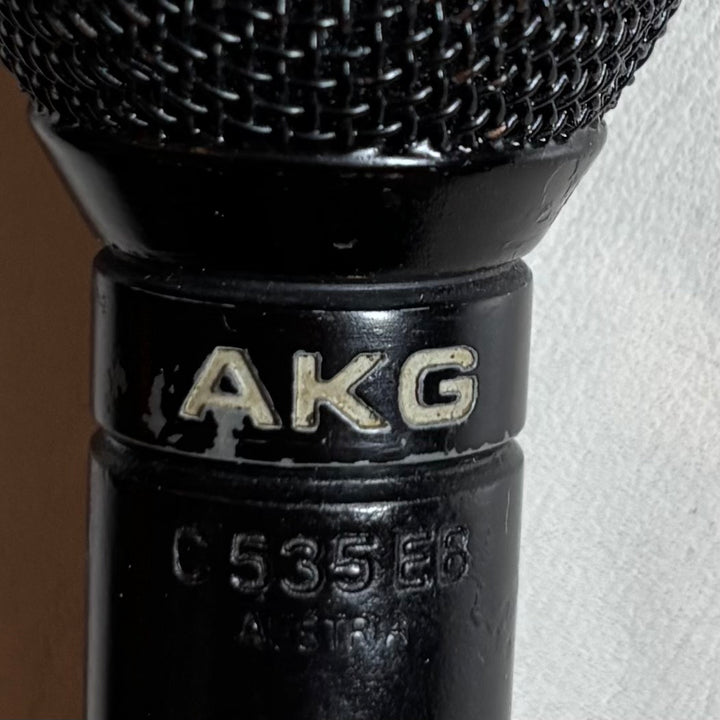 AKG- C535EB Handheld Carioid Condenser Microphone (Black) - USED