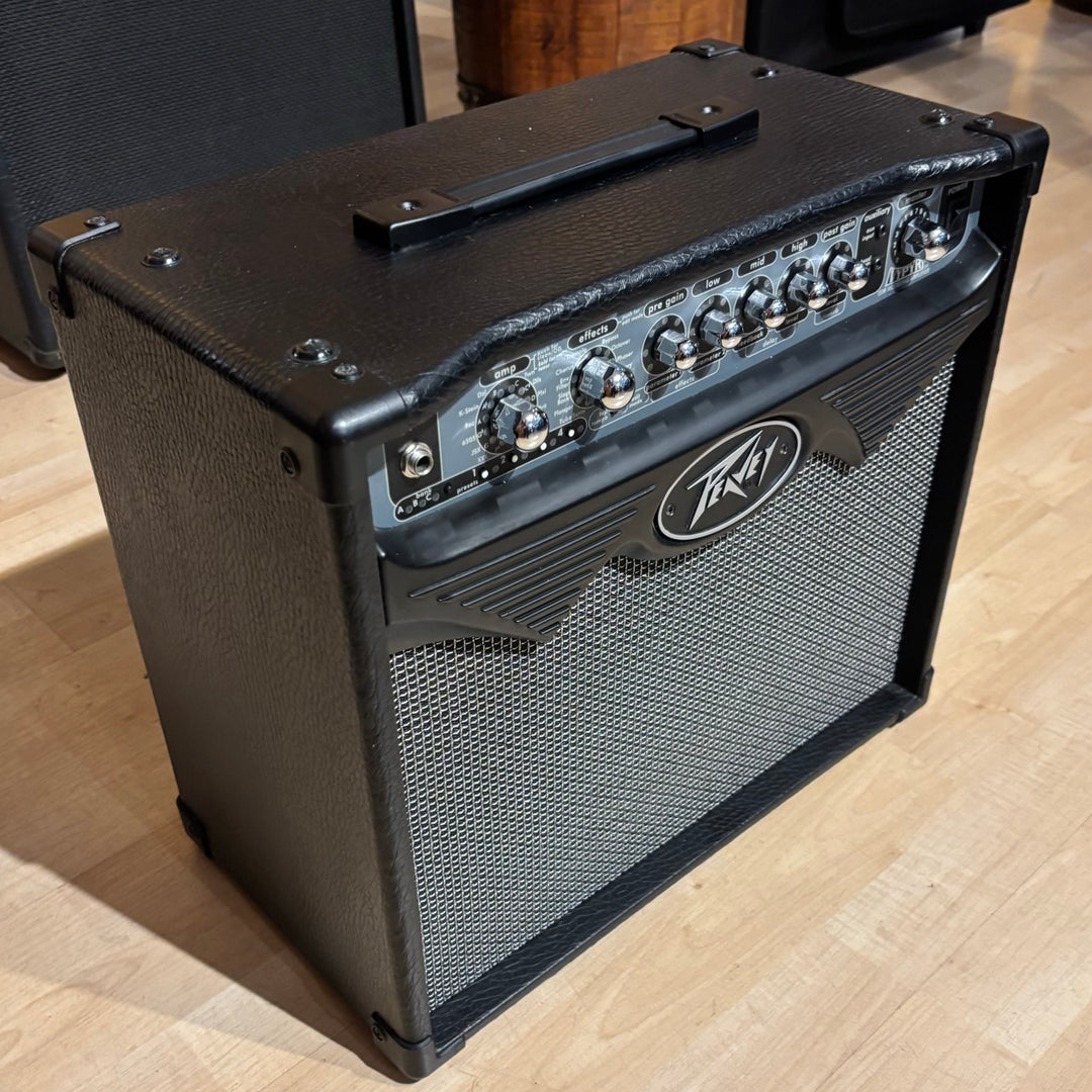Peavey - VYPYR 15 Solid State Modeling Guitar Combo - 15 Watts w/ FX & User Guide - USED